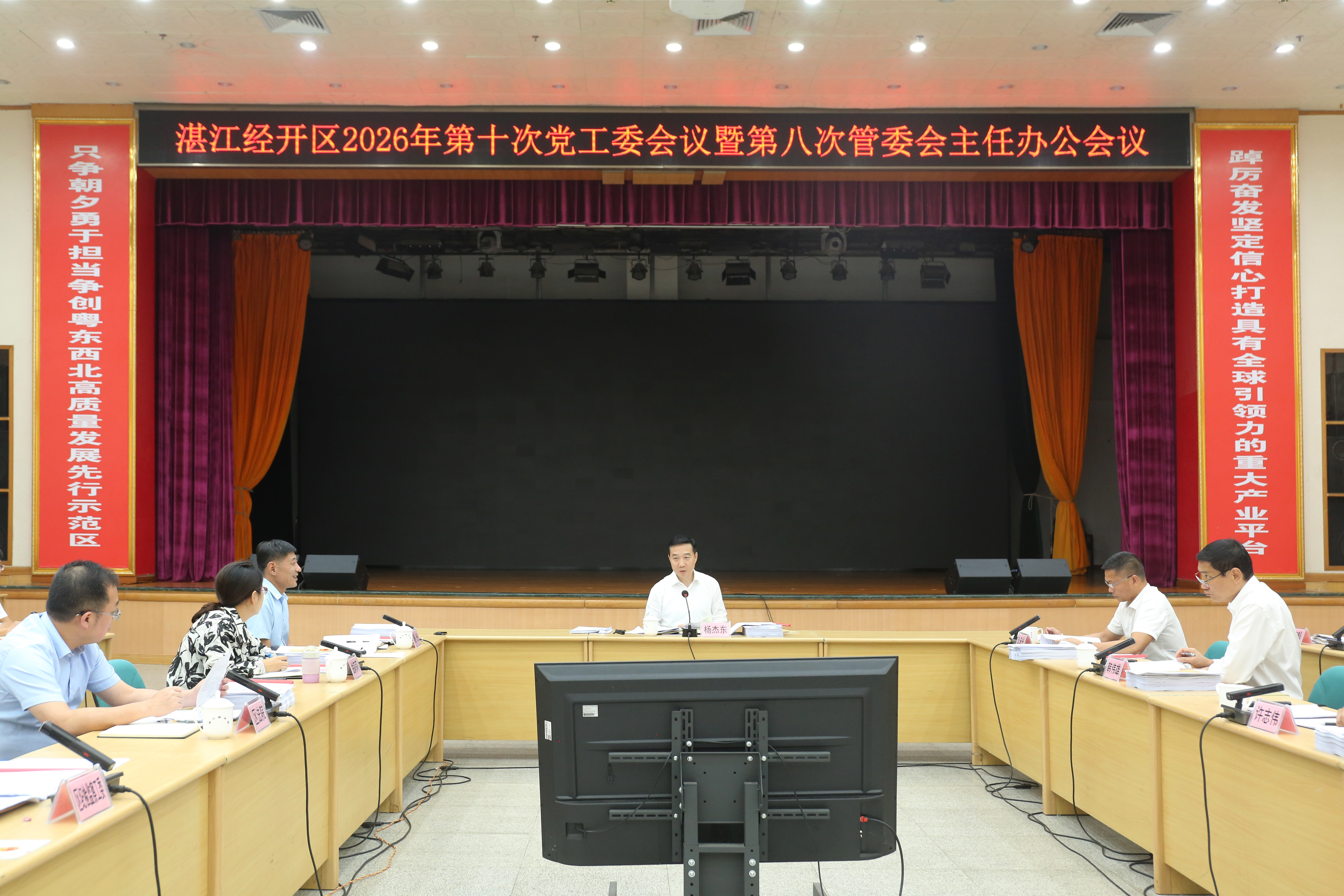 021a2813.jpg